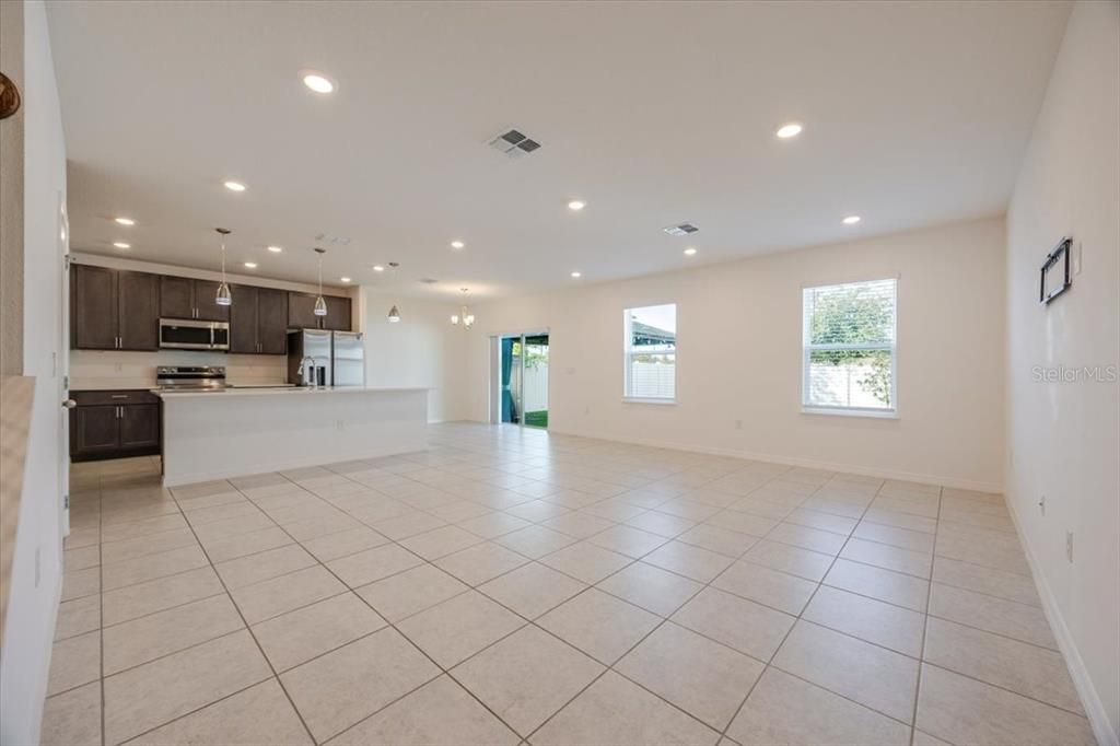 出租: $2,600 (4 贝兹, 2 浴室, 1942 平方英尺)