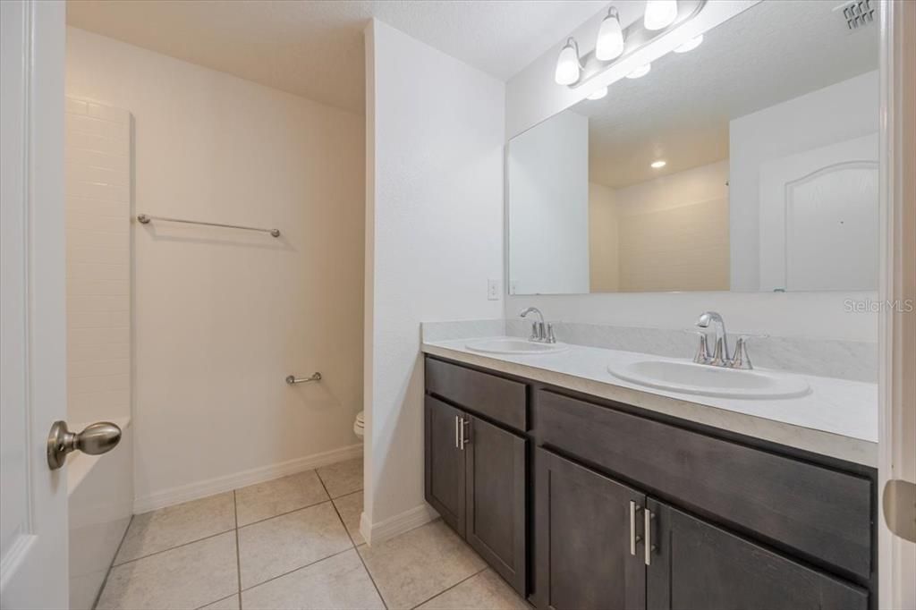 出租: $2,600 (4 贝兹, 2 浴室, 1942 平方英尺)