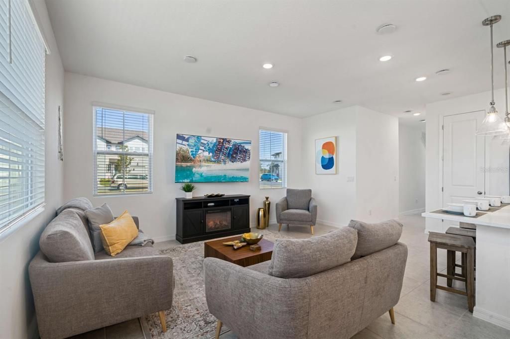 For Sale: $319,999 (3 beds, 2 baths, 1653 Square Feet)