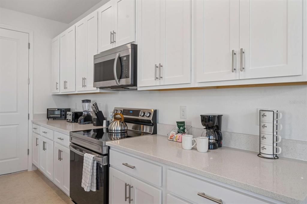 For Sale: $319,999 (3 beds, 2 baths, 1653 Square Feet)