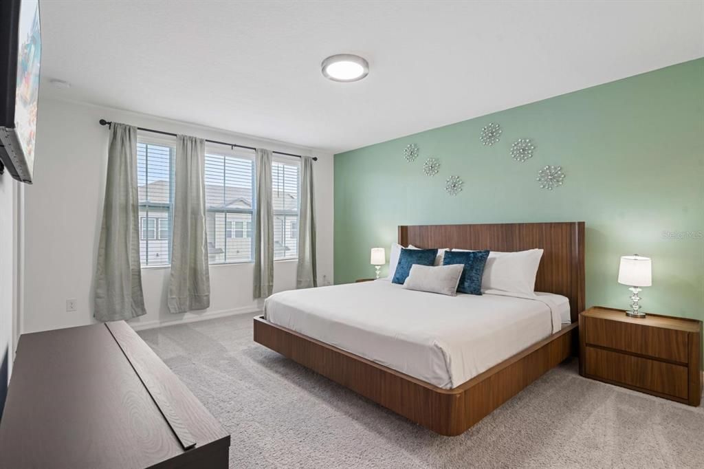 For Sale: $319,999 (3 beds, 2 baths, 1653 Square Feet)