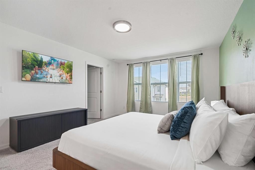 For Sale: $319,999 (3 beds, 2 baths, 1653 Square Feet)