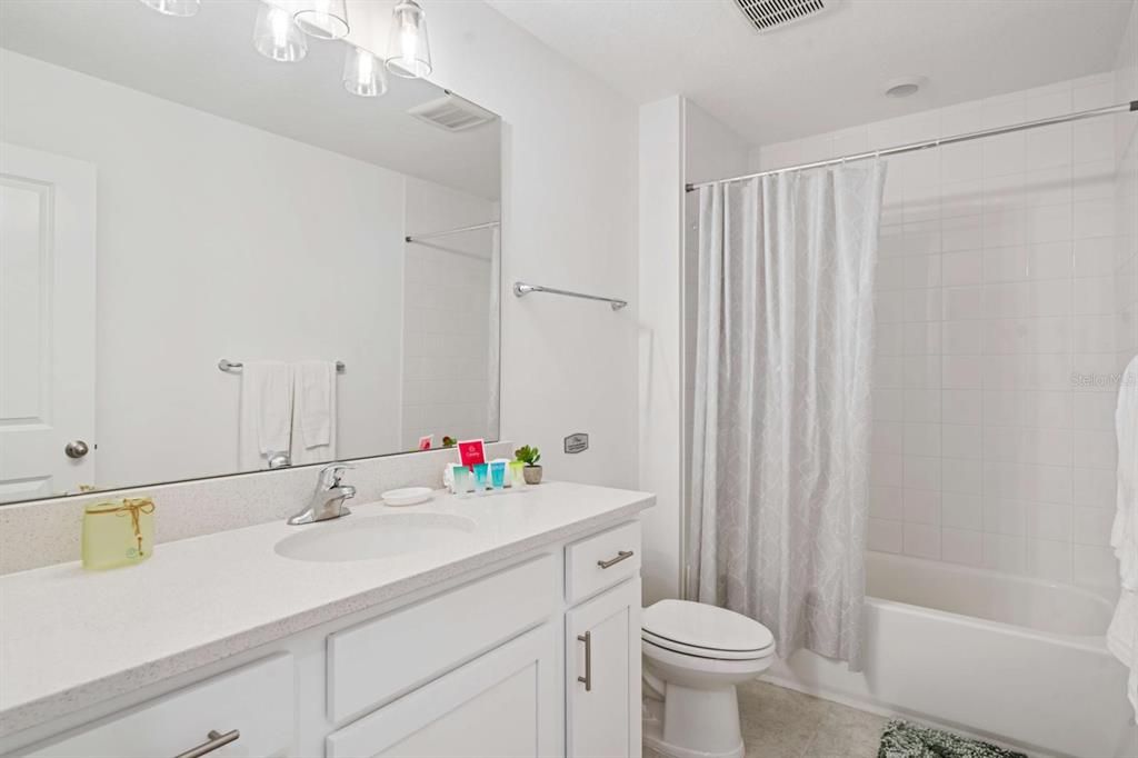 For Sale: $319,999 (3 beds, 2 baths, 1653 Square Feet)