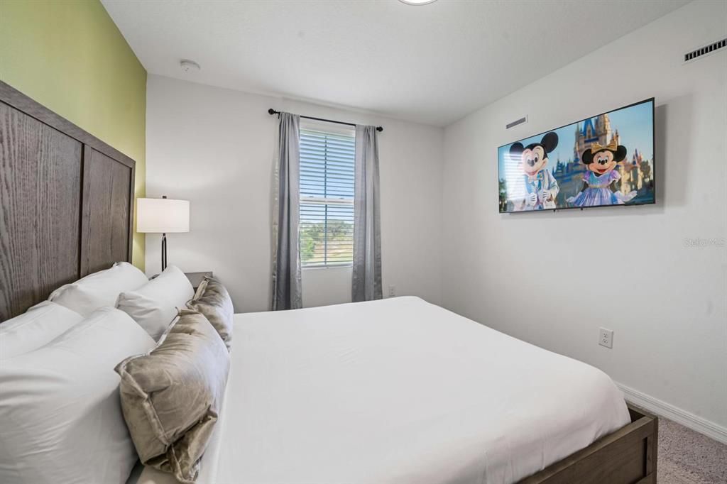 For Sale: $319,999 (3 beds, 2 baths, 1653 Square Feet)