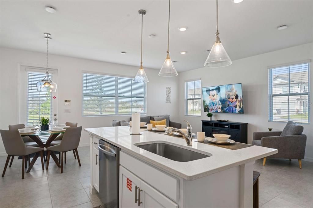 For Sale: $319,999 (3 beds, 2 baths, 1653 Square Feet)