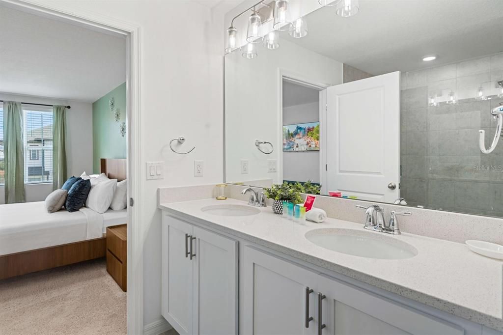 For Sale: $319,999 (3 beds, 2 baths, 1653 Square Feet)