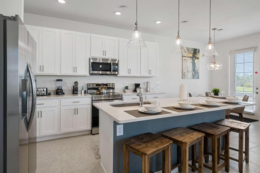 For Sale: $319,999 (3 beds, 2 baths, 1653 Square Feet)