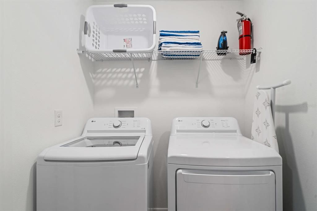 For Sale: $319,999 (3 beds, 2 baths, 1653 Square Feet)