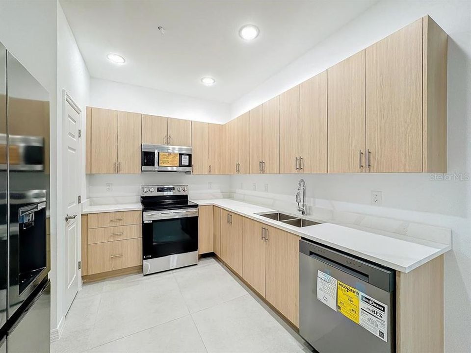 В аренду: $2,100 (3 спален, 2 ванн, 1733 Квадратных фут)