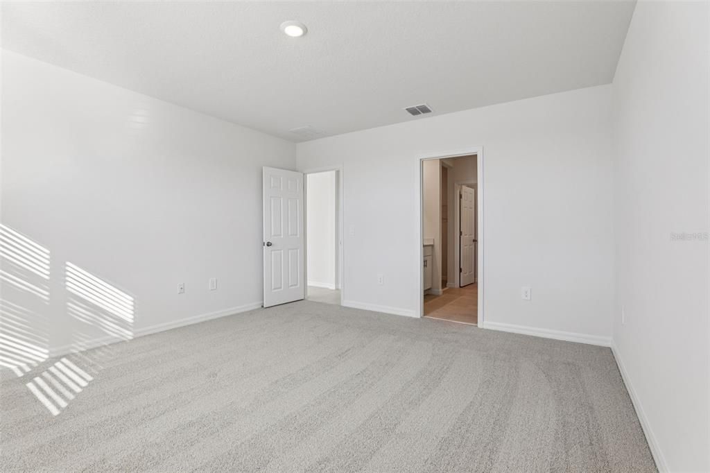 На продажу: $319,750 (4 спален, 3 ванн, 1988 Квадратных фут)