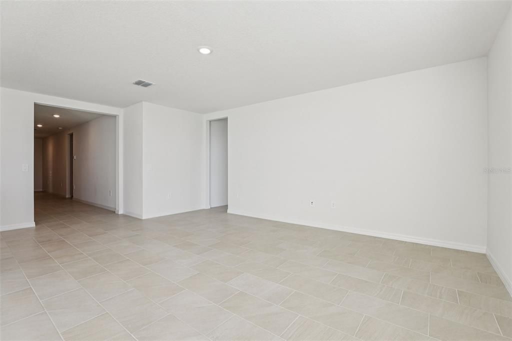 На продажу: $319,750 (4 спален, 3 ванн, 1988 Квадратных фут)