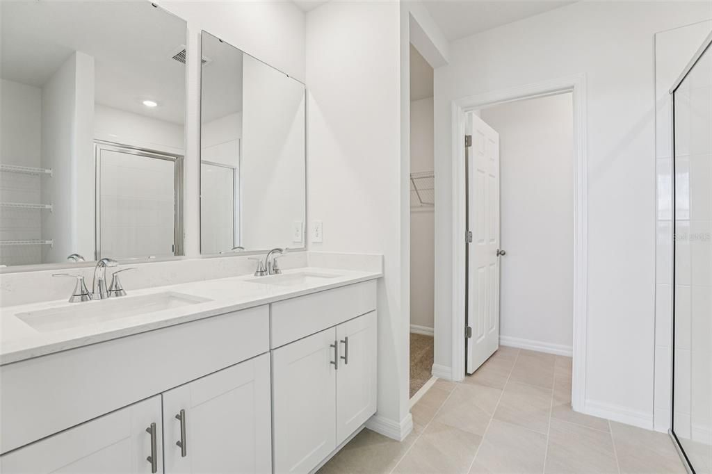 На продажу: $319,750 (4 спален, 3 ванн, 1988 Квадратных фут)