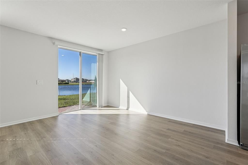 На продажу: $318,830 (4 спален, 2 ванн, 1840 Квадратных фут)