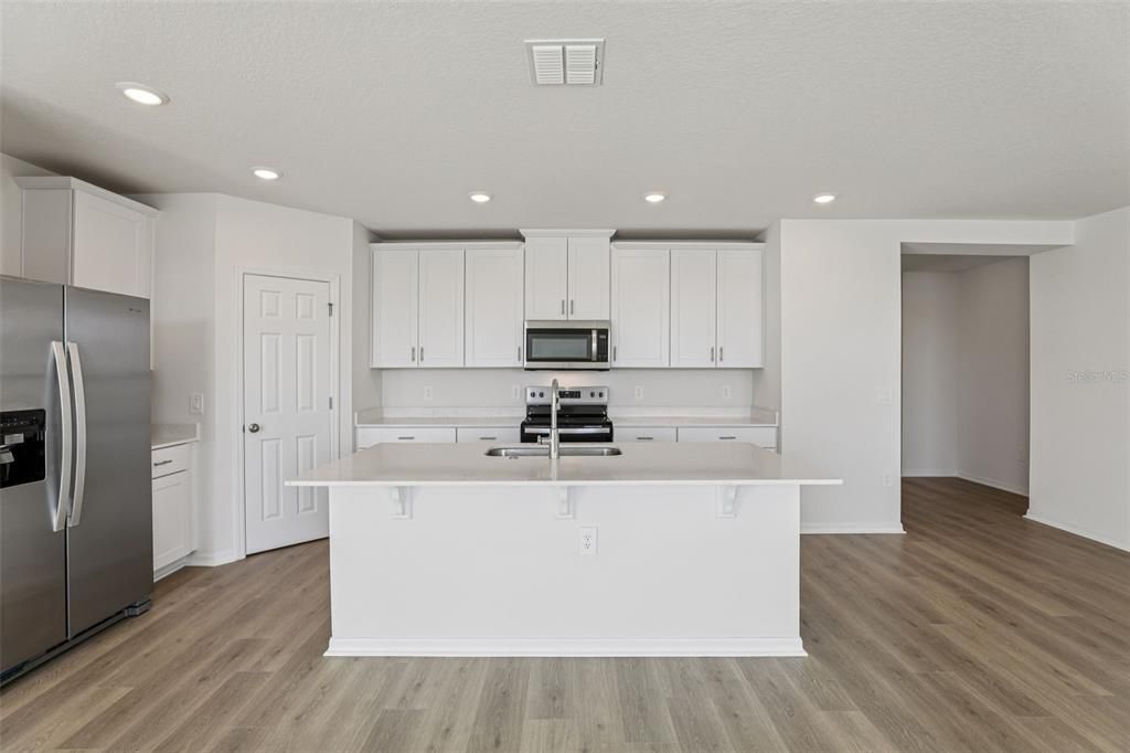 На продажу: $318,830 (4 спален, 2 ванн, 1840 Квадратных фут)