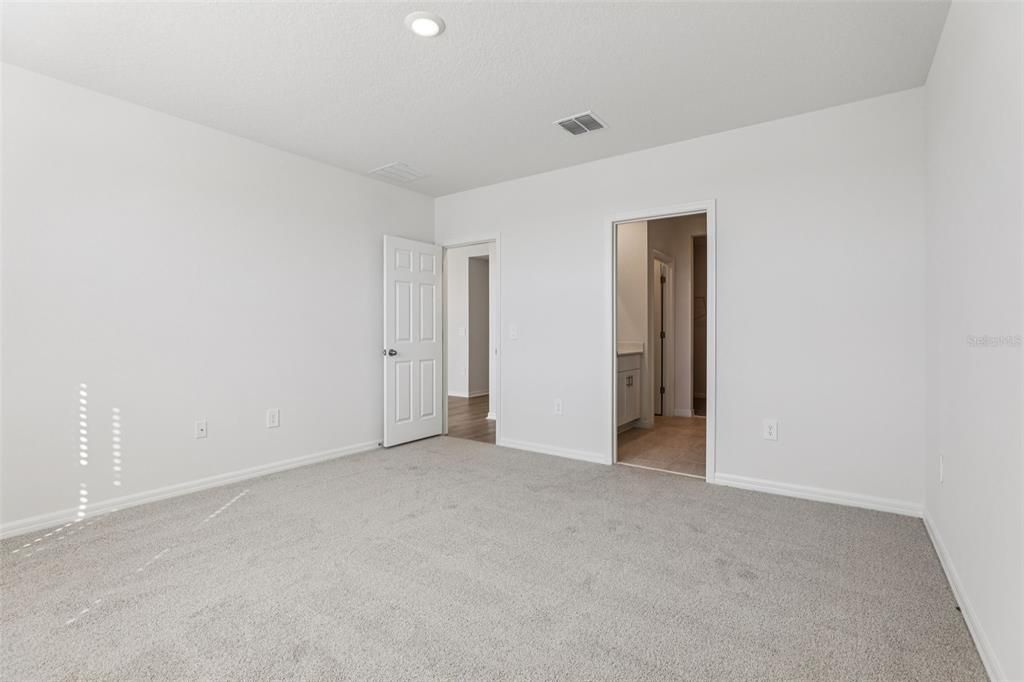 На продажу: $318,830 (4 спален, 2 ванн, 1840 Квадратных фут)