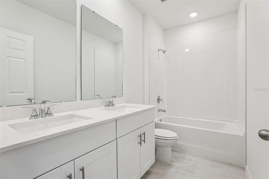 На продажу: $318,830 (4 спален, 2 ванн, 1840 Квадратных фут)