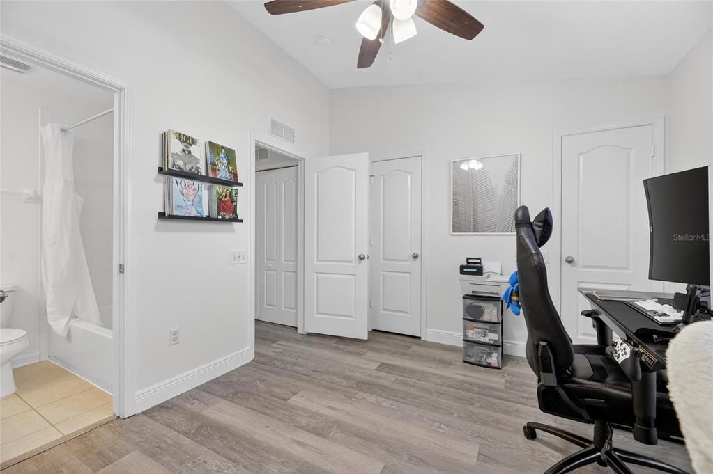 На продажу: $217,000 (2 спален, 2 ванн, 1110 Квадратных фут)