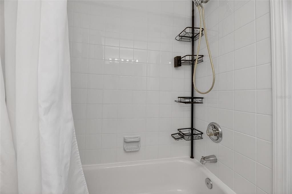 На продажу: $217,000 (2 спален, 2 ванн, 1110 Квадратных фут)