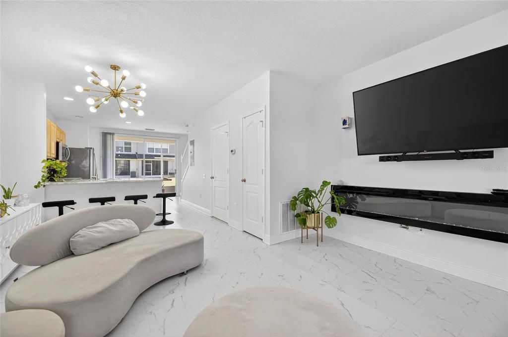 На продажу: $217,000 (2 спален, 2 ванн, 1110 Квадратных фут)