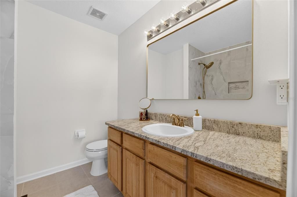 На продажу: $217,000 (2 спален, 2 ванн, 1110 Квадратных фут)