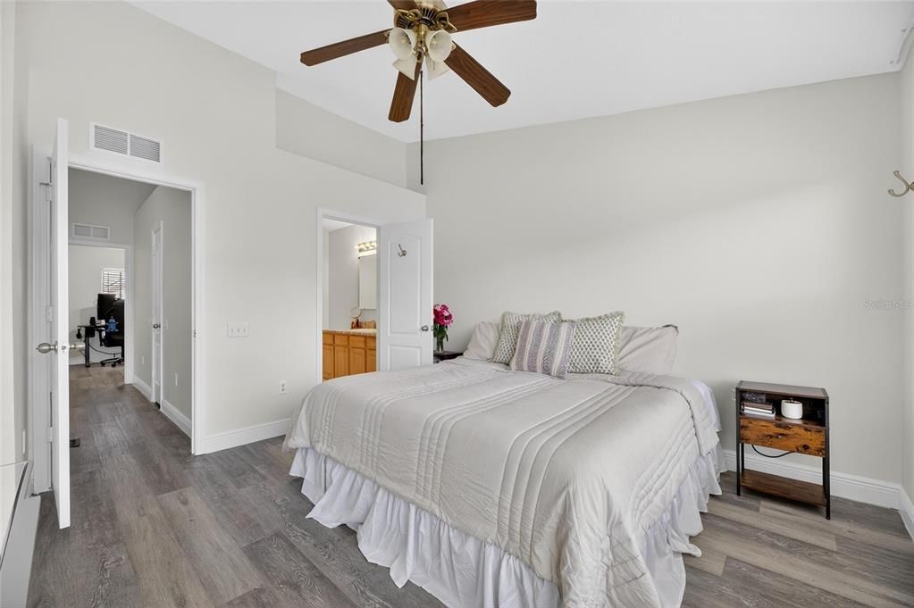 На продажу: $217,000 (2 спален, 2 ванн, 1110 Квадратных фут)