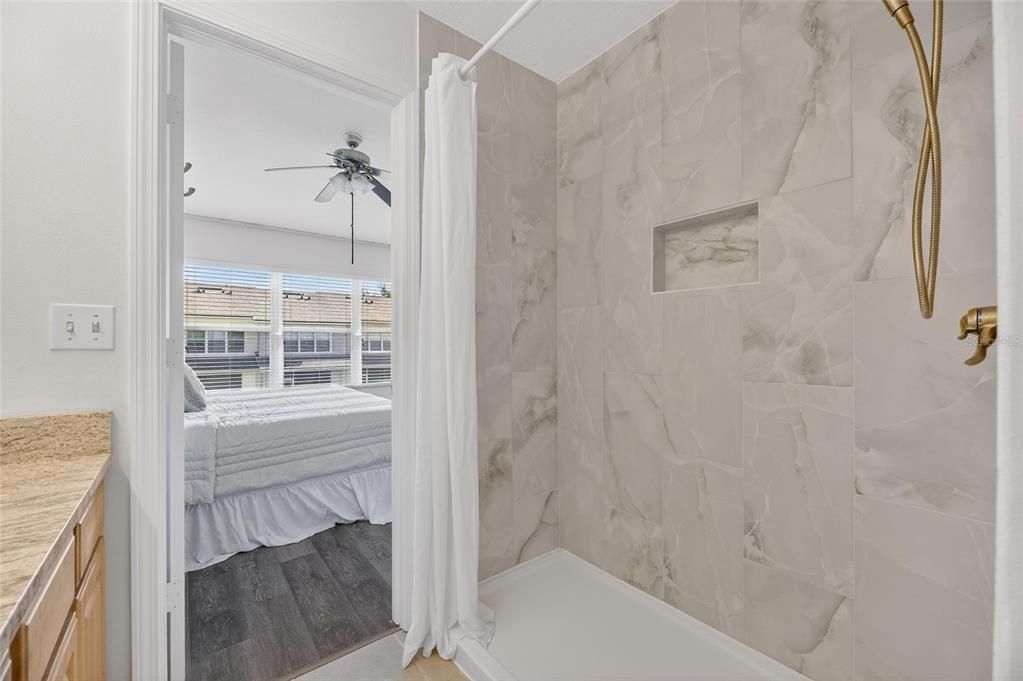 На продажу: $217,000 (2 спален, 2 ванн, 1110 Квадратных фут)