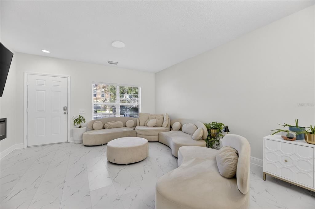 На продажу: $217,000 (2 спален, 2 ванн, 1110 Квадратных фут)