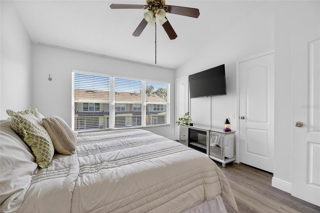 На продажу: $217,000 (2 спален, 2 ванн, 1110 Квадратных фут)