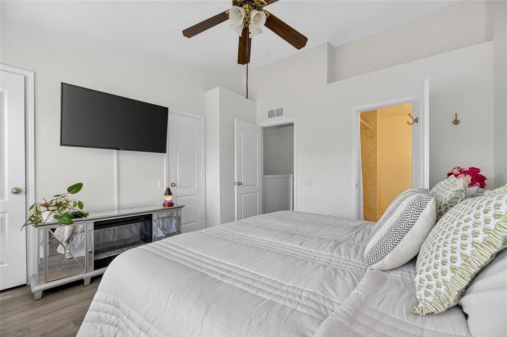 На продажу: $217,000 (2 спален, 2 ванн, 1110 Квадратных фут)