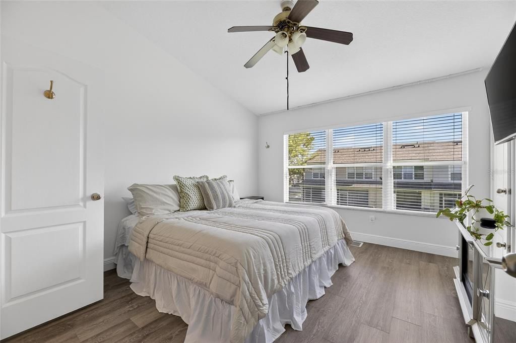 На продажу: $217,000 (2 спален, 2 ванн, 1110 Квадратных фут)