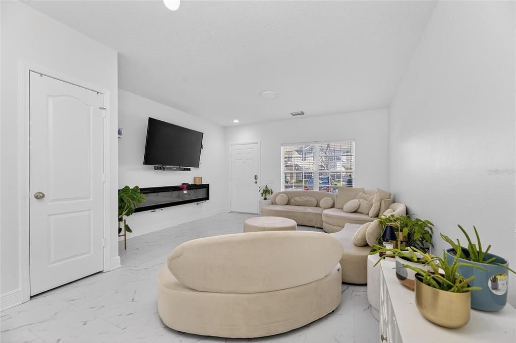 На продажу: $217,000 (2 спален, 2 ванн, 1110 Квадратных фут)