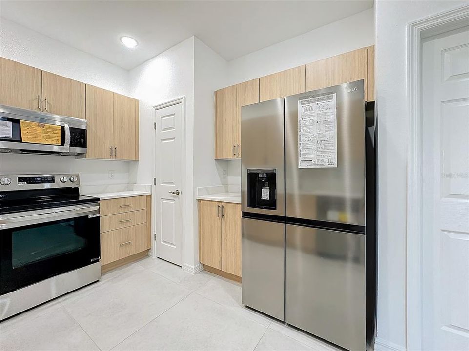 For Rent: $2,100 (3 beds, 2 baths, 1733 Square Feet)