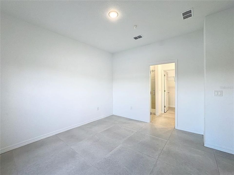 For Rent: $2,100 (3 beds, 2 baths, 1733 Square Feet)