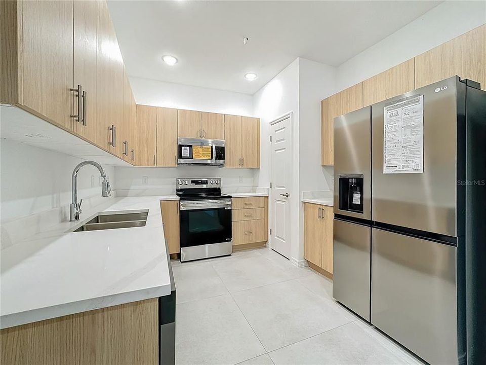 For Rent: $2,100 (3 beds, 2 baths, 1733 Square Feet)