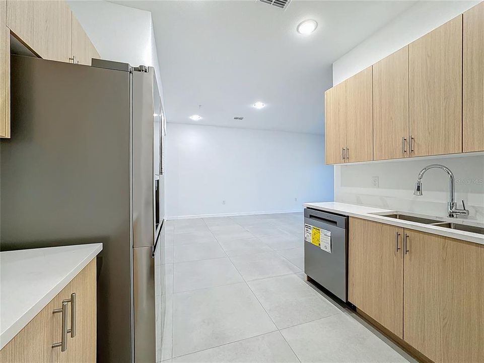 For Rent: $2,100 (3 beds, 2 baths, 1733 Square Feet)