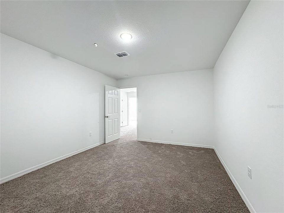 For Rent: $2,100 (3 beds, 2 baths, 1733 Square Feet)