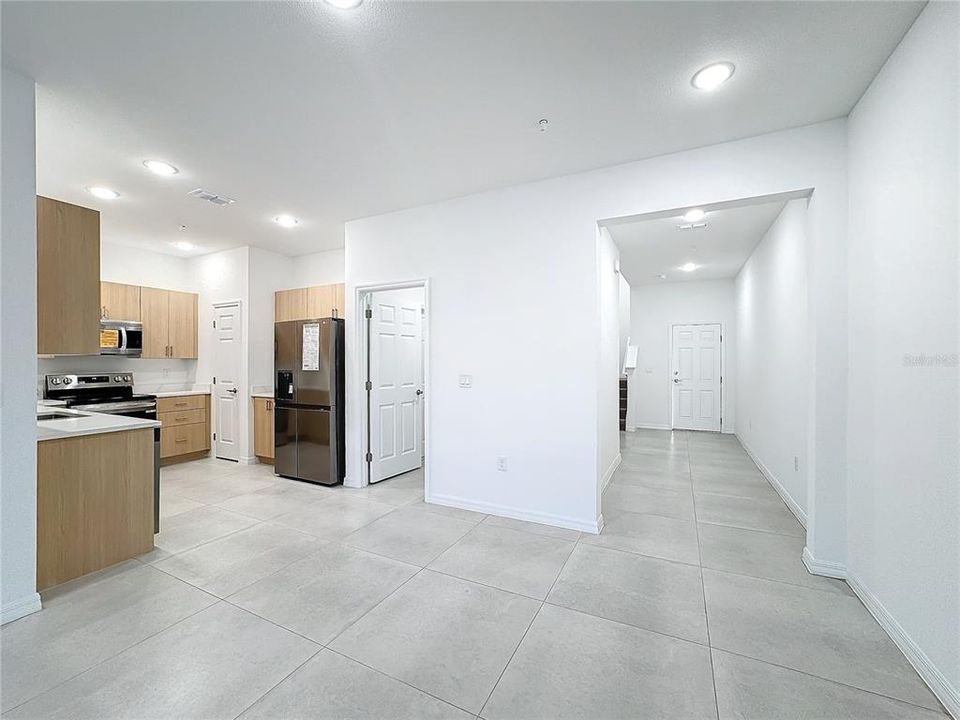 For Rent: $2,100 (3 beds, 2 baths, 1733 Square Feet)