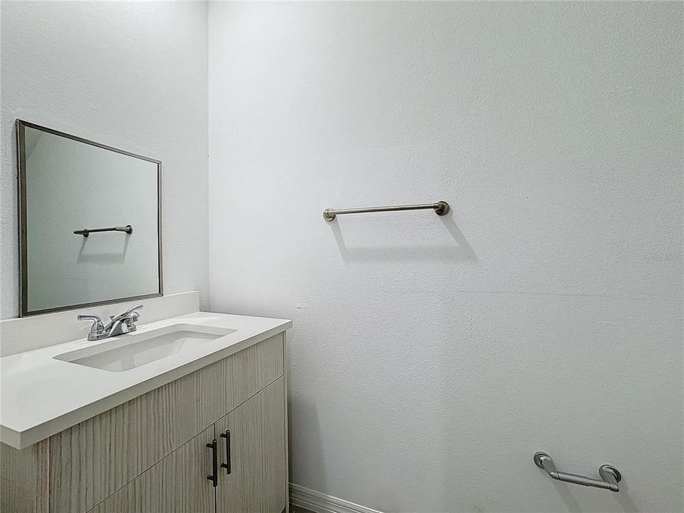 For Rent: $2,100 (3 beds, 2 baths, 1733 Square Feet)