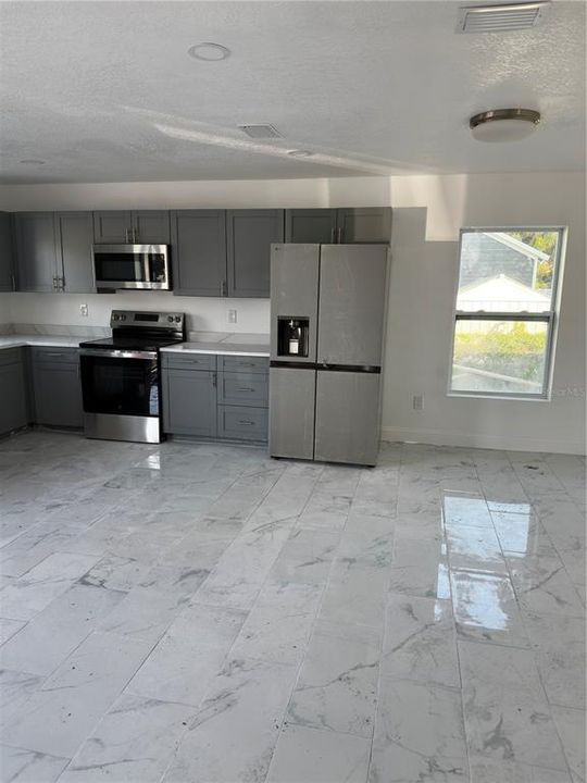 For Sale: $410,000 (4 beds, 2 baths, 1528 Square Feet)