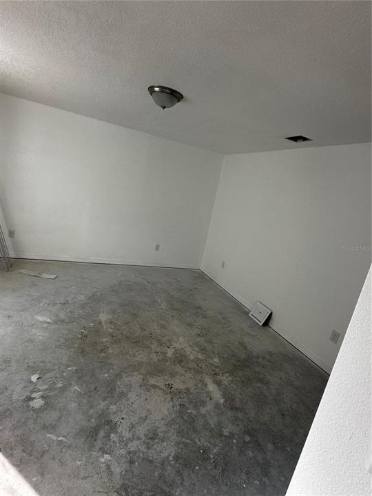 For Sale: $410,000 (4 beds, 2 baths, 1528 Square Feet)