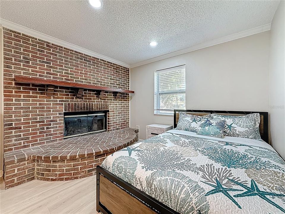 For Sale: $749,000 (5 beds, 4 baths, 2596 Square Feet)