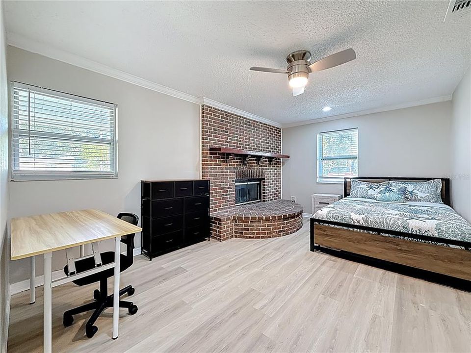 For Sale: $749,000 (5 beds, 4 baths, 2596 Square Feet)