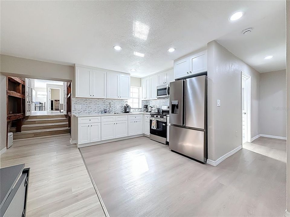 For Sale: $749,000 (5 beds, 4 baths, 2596 Square Feet)