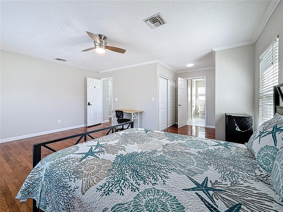 For Sale: $749,000 (5 beds, 4 baths, 2596 Square Feet)