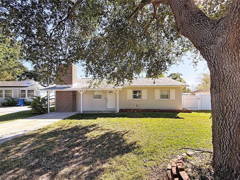 For Sale: $749,000 (5 beds, 4 baths, 2596 Square Feet)