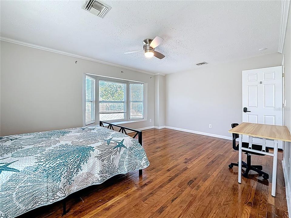 For Sale: $749,000 (5 beds, 4 baths, 2596 Square Feet)