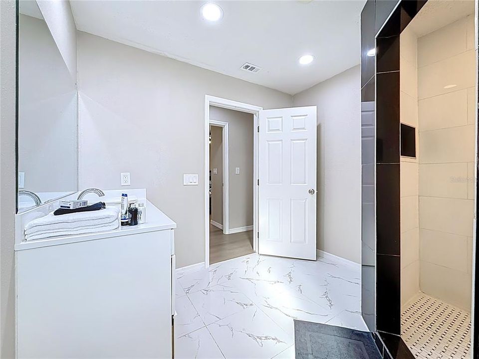 For Sale: $749,000 (5 beds, 4 baths, 2596 Square Feet)