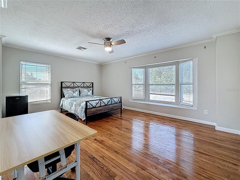 For Sale: $749,000 (5 beds, 4 baths, 2596 Square Feet)