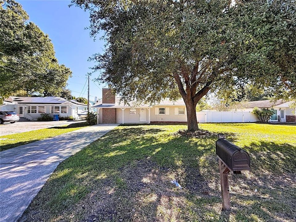 For Sale: $749,000 (5 beds, 4 baths, 2596 Square Feet)