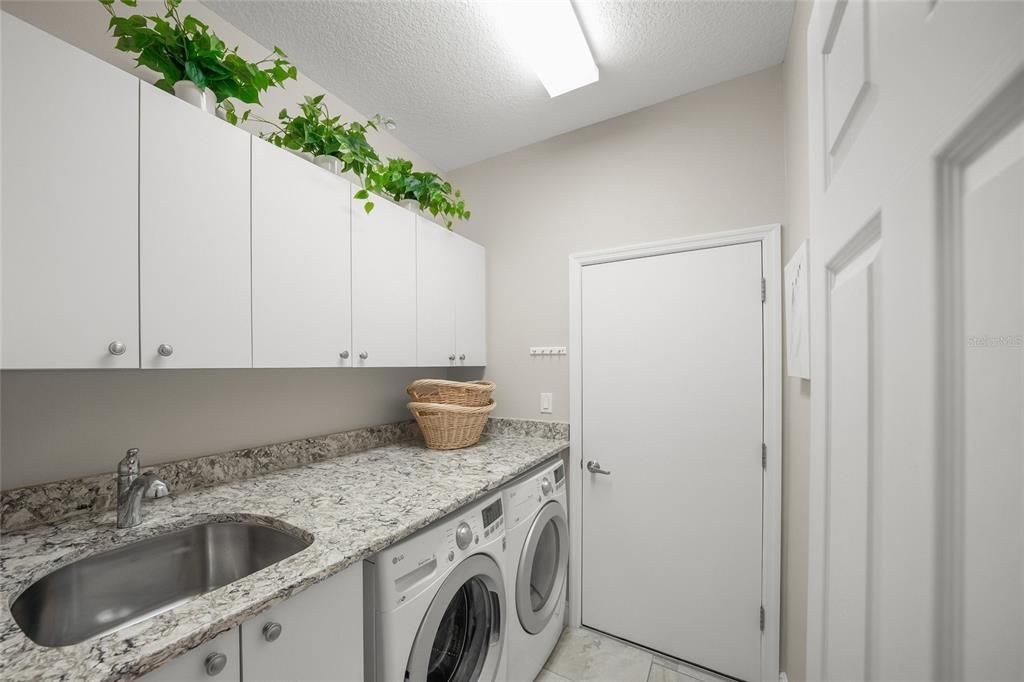 For Sale: $699,000 (3 beds, 2 baths, 1929 Square Feet)